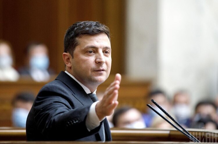 Володимир Зеленський Зеленський підписав закон про ремонт аеропортів і доріг поза системою Prozorro