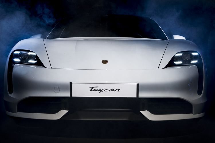 Porsche відкликає флагманську електричну модель Taycan через проблеми з ПЗ Porsche відкликає флагманську електричну модель Taycan через проблеми з ПЗ