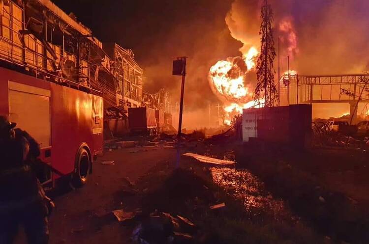 Вибух на хімзаводі в Таїланді: одна людина загинула, йде масова евакуація (ВІДЕО) Вибух на хімзаводі в Таїланді: одна людина загинула, йде масова евакуація (ВІДЕО)
