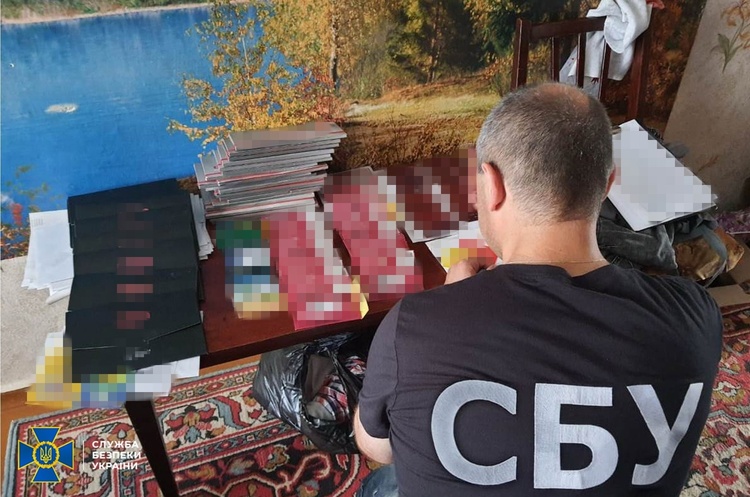 СБУ заблокувала конвертцентр, який вивів у тіньовий обіг майже 200 млн грн СБУ заблокувала конвертцентр, який вивів у тіньовий обіг майже 200 млн грн