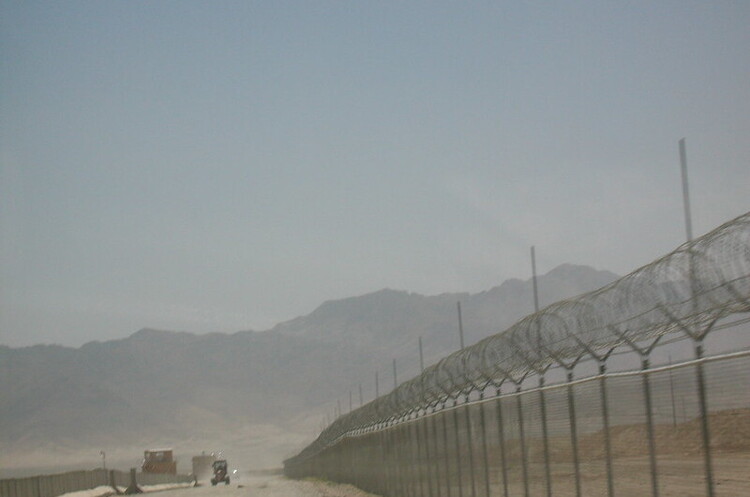 Афганські військові тікають від талібів у Таджикистан