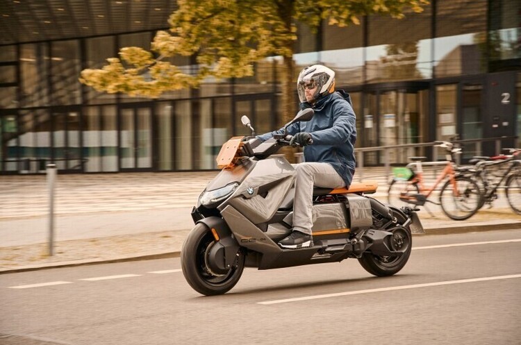 фото BMW BMW представив серійний електроскутер за $12 000