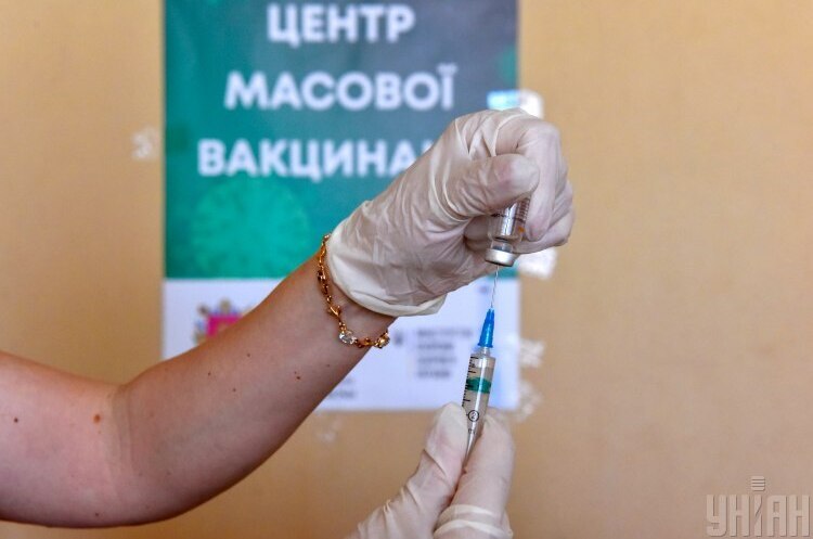В Україні вже відкрилося майже 200 центрів вакцинації від COVID-19 В Україні вже відкрилося майже 200 центрів вакцинації від COVID-19
