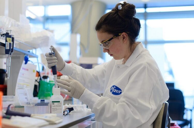фото DR Pfizer і BioNTech розробили вакцину від коронавірусу, яка ефективна проти дельта-штаму