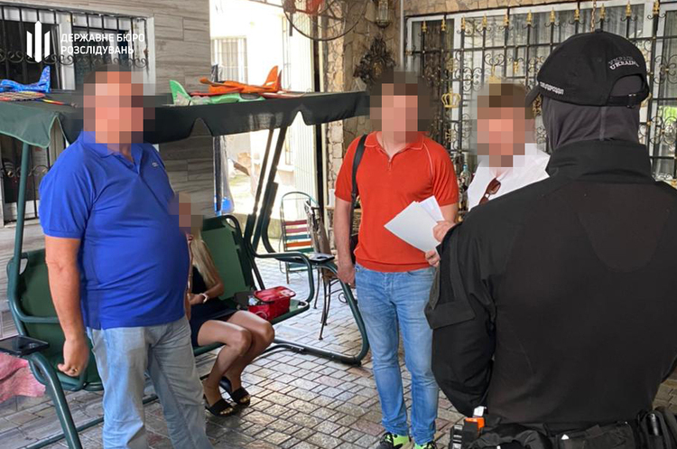 ДБР викрило голову міськрайонного суду Одещини та адвоката у шахрайстві ДБР викрило голову міськрайонного суду Одещини та адвоката у шахрайстві