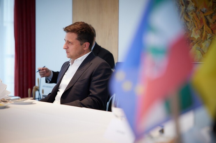 Зеленський не має наміру обговорювати з Меркель компенсацію Україні за «Північний потік-2» Зеленський не має наміру обговорювати з Меркель компенсацію Україні за «Північний потік-2»