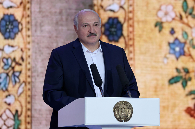 Олександр Лукашенко Лукашенко офіційно дозволив залучати армію до розгону протестів
