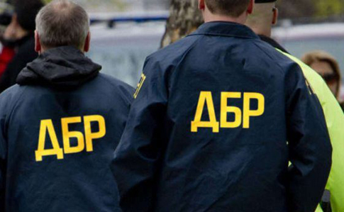 ДБР затримало двох співробітників СБУ, які напали на прикордонників на Сумщині ДБР затримало двох співробітників СБУ, які напали на прикордонників на Сумщині