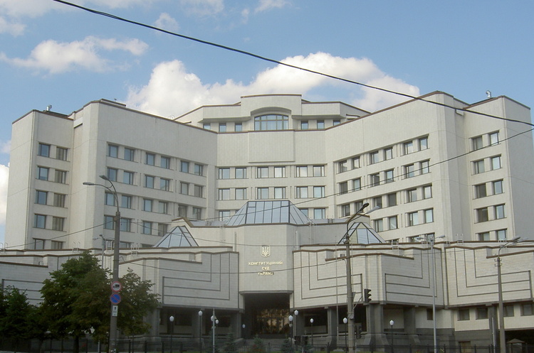 КСУ визнав неконституційною конфіскацію товарів у зоні спрощеного митного контролю КСУ визнав неконституційною конфіскацію товарів у зоні спрощеного митного контролю