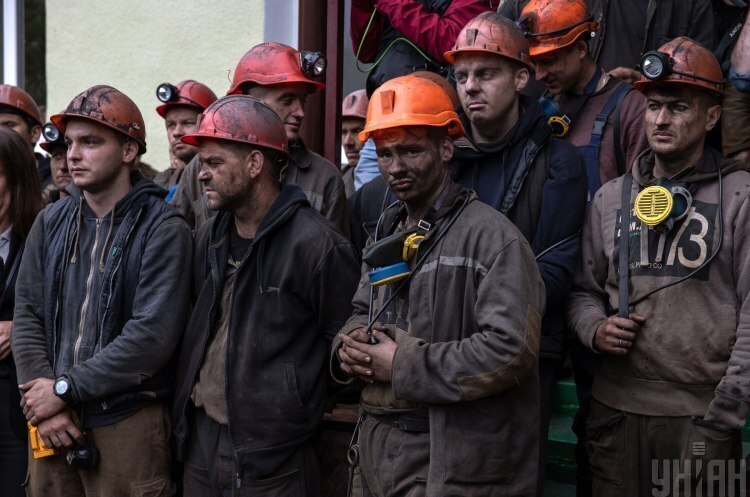 Уряд зобов'язав держшахти спрямовувати 80% коштів на виплати заборгованості із заробітної плати Уряд зобов'язав держшахти спрямовувати 80% коштів на виплати заборгованості із заробітної плати