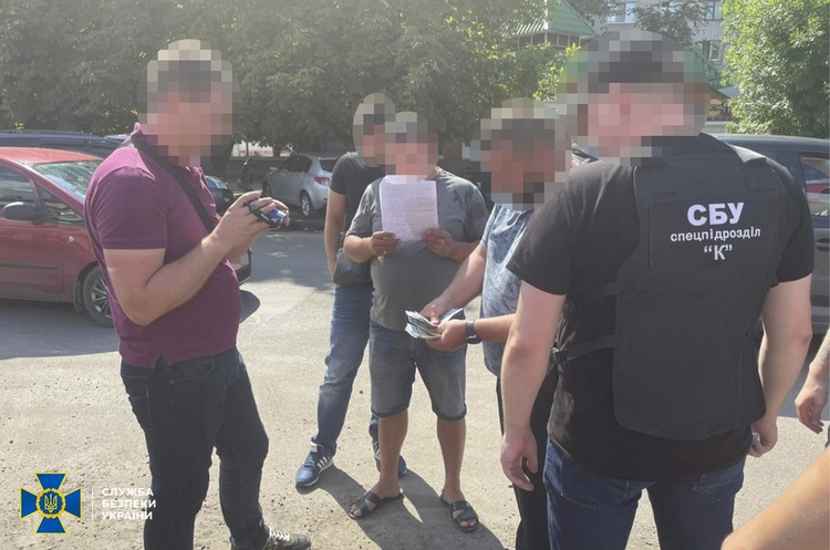 СБУ викрила чиновників, які торгували статусом учасника бойових дій на Дніпропетровщині СБУ викрила чиновників, які торгували статусом учасника бойових дій на Дніпропетровщині