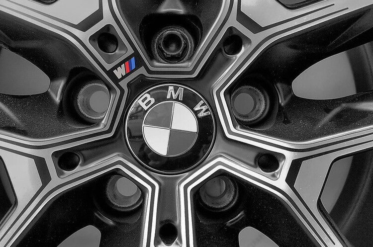 Немає чипів – немає виробництва: BMW зупинив свій завод у Регенсбурзі Немає чипів – немає виробництва: BMW зупинив свій завод у Регенсбурзі