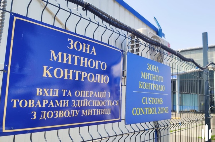 ДБР вилучило на Київській митниці 30 тонн контрабанди ДБР вилучило на Київській митниці 30 тонн контрабанди