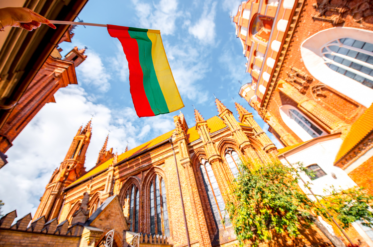 фото Shutterstock Україна направить Литві партію колючого дроту для облаштування кордону з Білоруссю