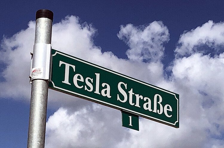 Маск розповів, коли почнеться виробництво Model Y на німецькому заводі Tesla Маск розповів, коли почнеться виробництво Model Y на німецькому заводі Tesla
