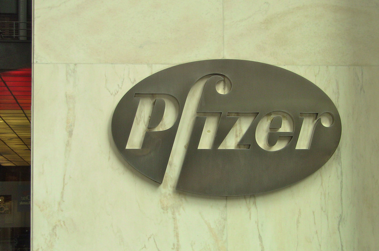 Pfizer введе для працівників обов’язкову вакцинацію або щотижневе тестування на COVID Pfizer введе для працівників обов’язкову вакцинацію або щотижневе тестування на COVID