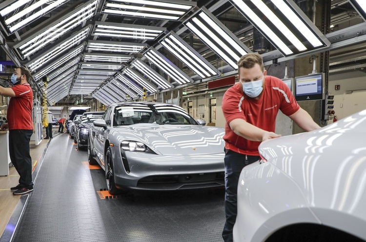 Чипи-плацебо: Porsche вигадала чим замінити напівпровідники в автівках на період кризи Чипи-плацебо: Porsche вигадала чим замінити напівпровідники в автівках на період кризи
