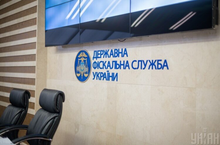 ДФС проводить обшуки на підприємстві, яке виготовляло та збувало контрафактні цигарки ДФС проводить обшуки на підприємстві, яке виготовляло та збувало контрафактні цигарки