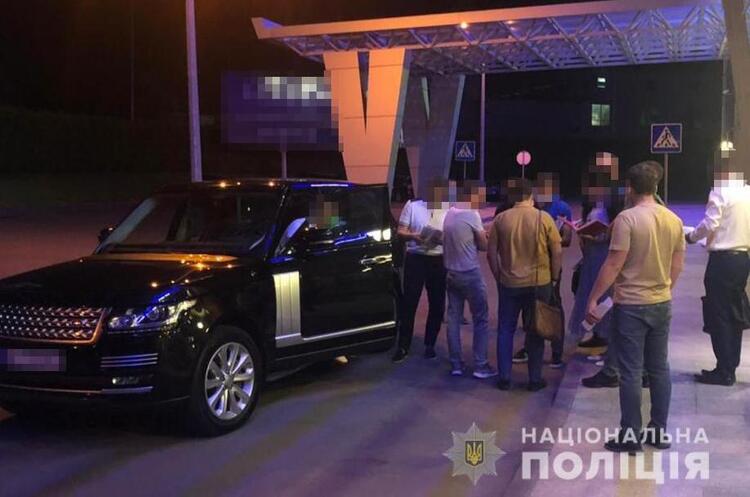 Керівника зернової держкорпорації затримали при спробі втечі з України Керівника зернової держкорпорації затримали при спробі втечі з України