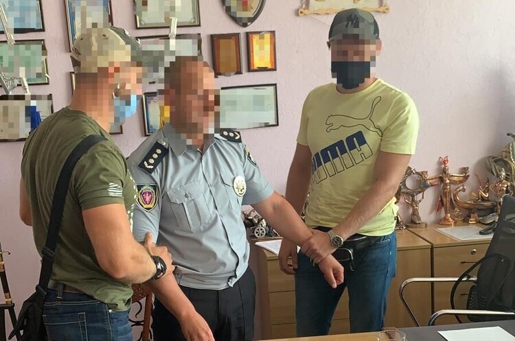 Декана Харківського університету внутрішніх справ затримали за корупцію Декана Харківського університету внутрішніх справ затримали за корупцію