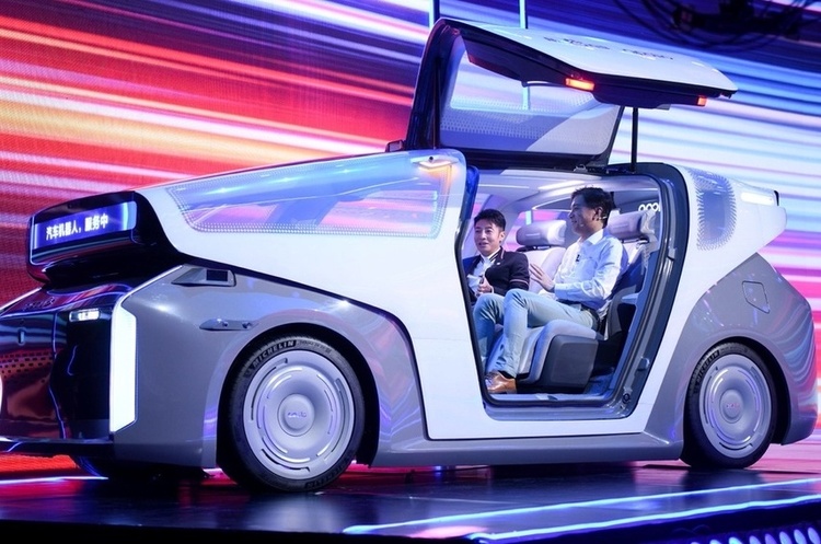 фото Baidu «Машина майбутнього»: китайська Baidu представила прототип робота-автомобіля