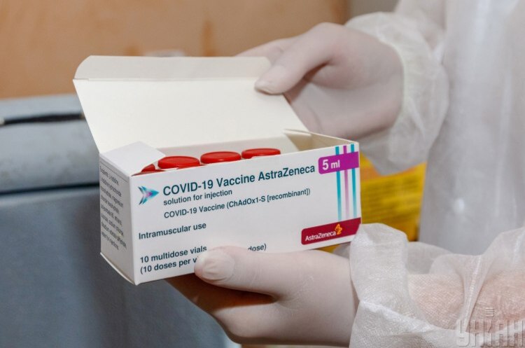 Україна отримала від Греції, Польщі та Литви майже 800 000 доз вакцини AstraZeneca Україна отримала від Греції, Польщі та Литви майже 800 000 доз вакцини AstraZeneca