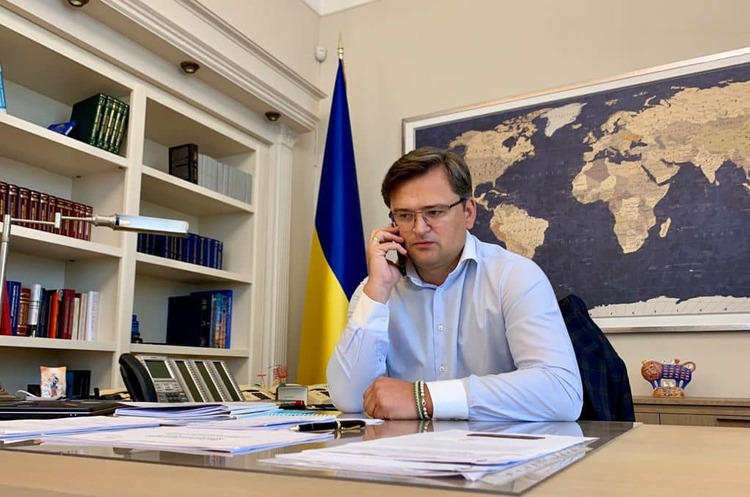 Кулеба зателефонував українцям, заблокованим на базі в Кабулі Кулеба зателефонував українцям, заблокованим на базі в Кабулі