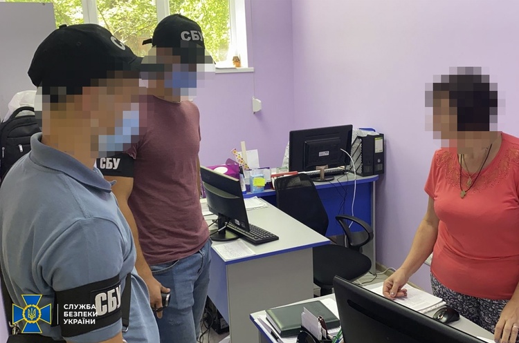 СБУ заблокувала канал постачання контрабандної їжі та медикаментів до «ДНР» СБУ заблокувала канал постачання контрабандної їжі та медикаментів до «ДНР»