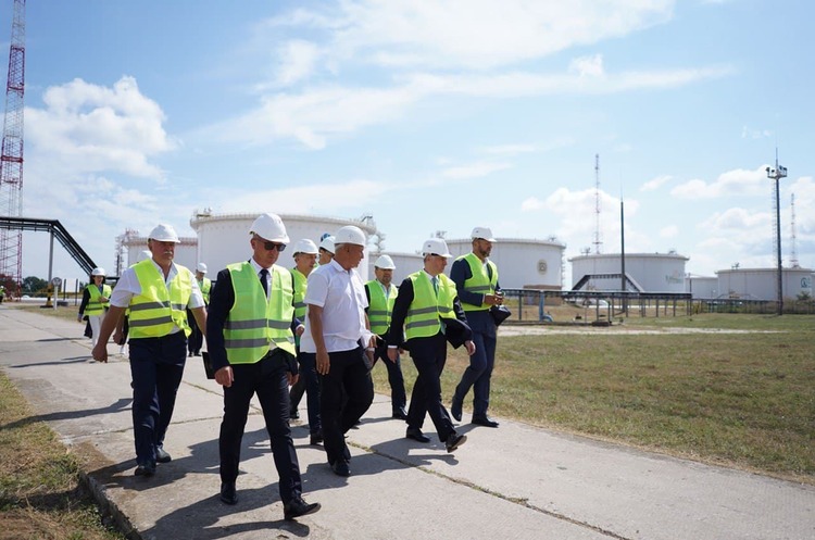 «Нафтогаз» вивчає питання будівництва резервуарного парку для стратегічних запасів нафти на МНТ «Південний» «Нафтогаз» вивчає питання будівництва резервуарного парку для стратегічних запасів нафти на МНТ «Південний»