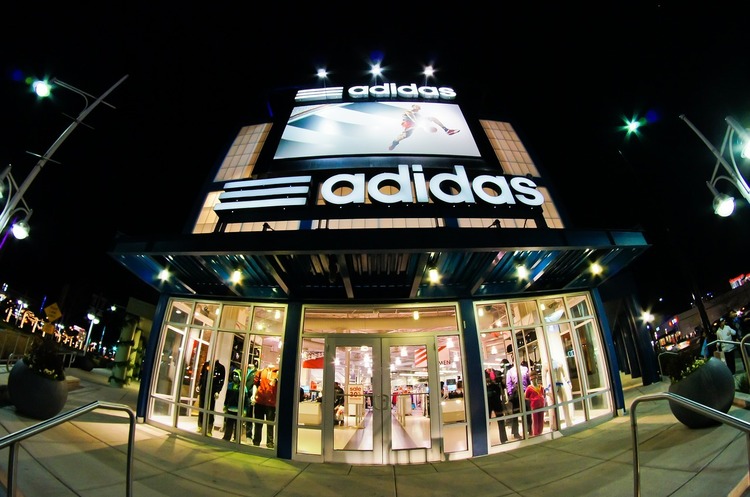 фото Pixaby Adidas та інші виробники страждають від перебоїв у поставках через спалах COVID у В’єтнамі