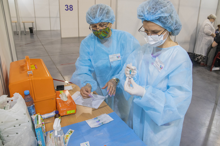 За добу в Україні зафіксували 1 581 новий випадок COVID-19 За добу в Україні зафіксували 1 581 новий випадок COVID-19