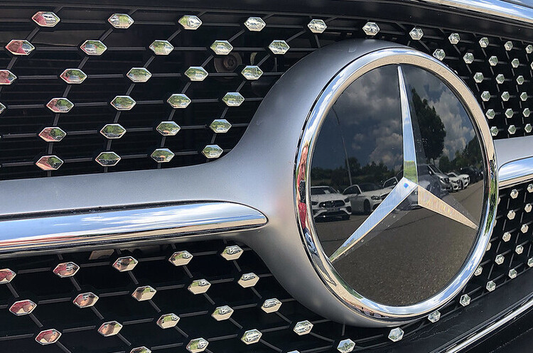 Daimler знову скоротить виробництво через брак чипів Daimler знову скоротить виробництво через брак чипів