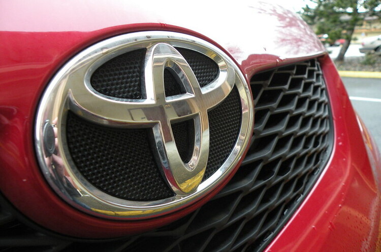 Toyota відстає від Tesla в продажах, але є лідером по патентах на електромобілі Toyota відстає від Tesla в продажах, але є лідером по патентах на електромобілі