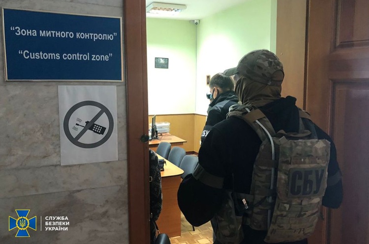 СБУ викрила корупційну схему при розмитненні автомобілів на Поліській митниці СБУ викрила корупційну схему при розмитненні автомобілів на Поліській митниці