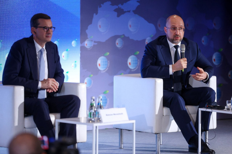 Шмигаль: Наступного року бюджет на медицину в Україні перевищуватиме бюджет 2019 року вдвічі Шмигаль: Наступного року бюджет на медицину в Україні перевищуватиме бюджет 2019 року вдвічі