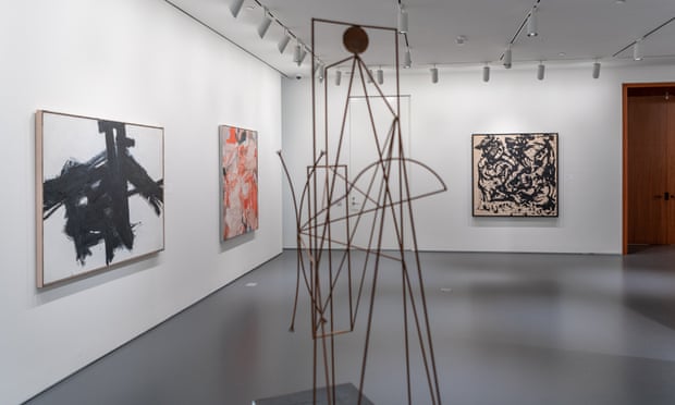 На передньому плані - скульптура Пікассо, частина арт-колекції Sotheby's виставить на торги найдорожчу арт-колекцію в історії аукціону
