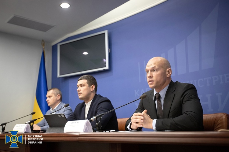 СБУ викрила схему розкраданню 300 млн грн на закупівлі ноутбуків в українські школи СБУ викрила схему розкраданню 300 млн грн на закупівлі ноутбуків в українські школи