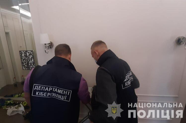 Нацполіція викрила угруповання, яке розповсюджувало неперевірену інформацію про політиків Нацполіція викрила угруповання, яке розповсюджувало неперевірену інформацію про політиків