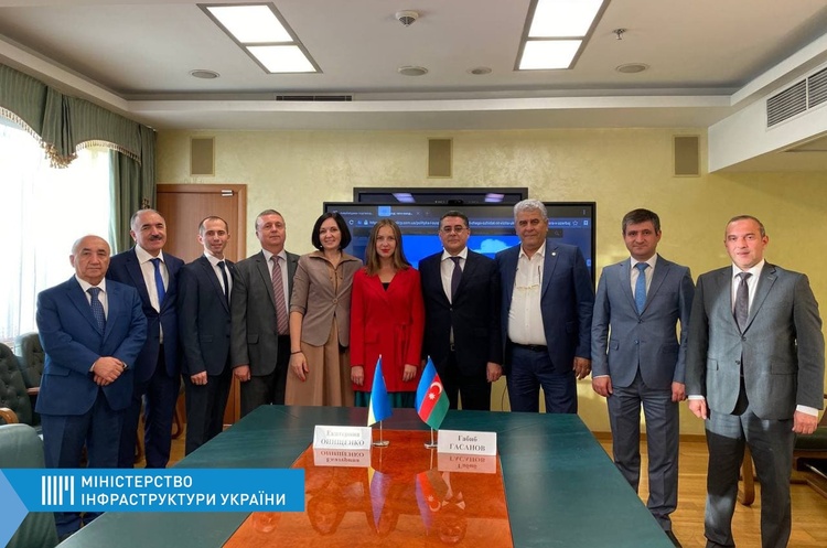 Україна та Азербайджан домовилися про збільшення квоти на автоперевезення