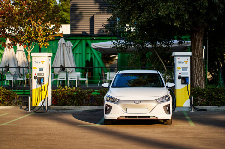 YASNO встановив зарядні станції для електромобілів у UNIT.City в Києві YASNO встановив зарядні станції для електромобілів у UNIT.City в Києві