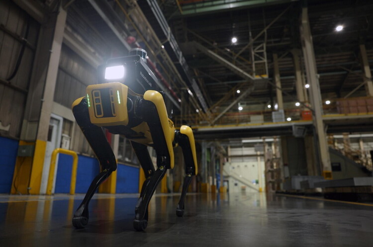 фото Boston Dynamics Hyundai після купівлі Boston Dynamics використовує роботів на своїх заводах як охоронців (ВІДЕО)