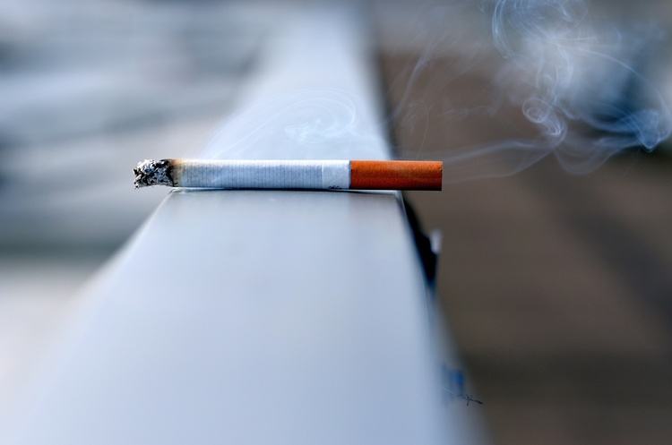 Торгівля нелегальними цигарками в Україні сягнула максимуму за останні 10 років