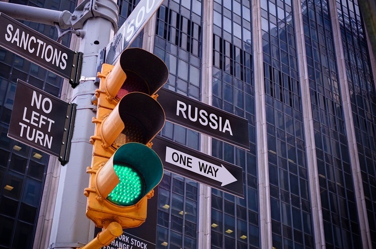 фото Shutterstock США вперше ввели санкції проти криптообмінника через відмивання грошей, він виявився російським