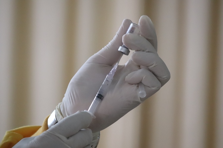 У Нідерландах 12-річний хлопчик через суд домігся права вакцинуватися від коронавірусу