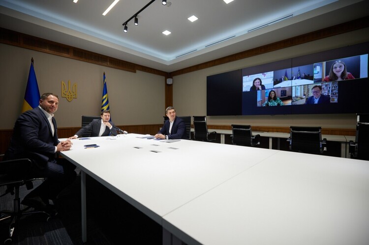 ІТ-галузь України може зрости до 10% ВВП за два-три роки – Зеленський ІТ-галузь України може зрости до 10% ВВП за два-три роки – Зеленський