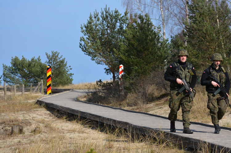 Польща зафіксувала рекордний наплив нелегалів із Білорусі Польща зафіксувала рекордний наплив нелегалів із Білорусі