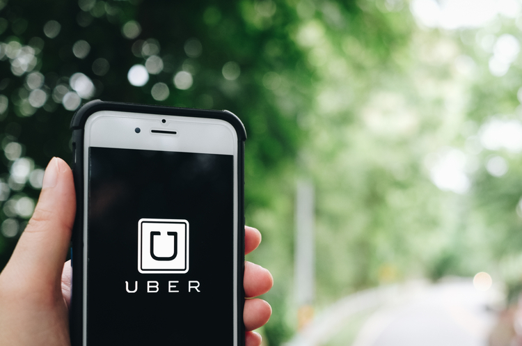 фото Shutterstock Uber призупинив роботу в Брюсселі на знак протесту проти заборони смартфонів за кермом