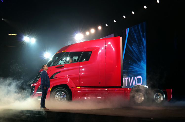 фото DR Суд призупинив справу за патентним позовом Nikola проти Tesla на $2 млрд