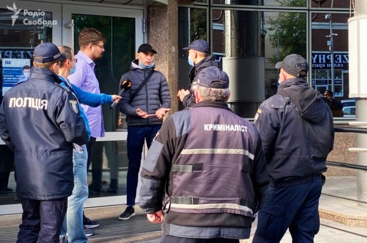 ОНОВЛЕНО: Напад на знімальну групу стався під час інтерв’ю з головою «Укрексімбанку» ОНОВЛЕНО: Напад на знімальну групу стався під час інтерв’ю з головою «Укрексімбанку»