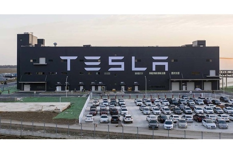 Tesla зобов’язали виплатити експрацівнику $137 млн через расизм Tesla зобов’язали виплатити експрацівнику $137 млн через расизм